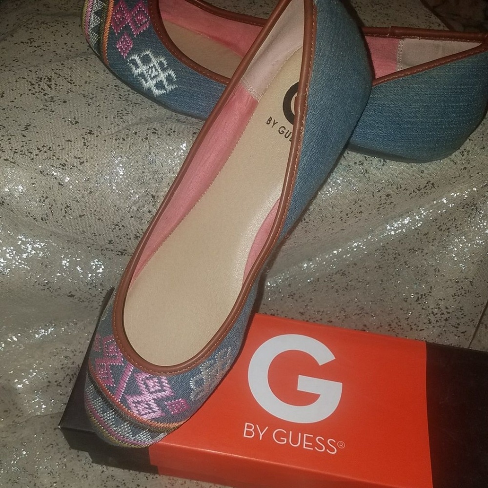 Shoe - Picture 2 of 3